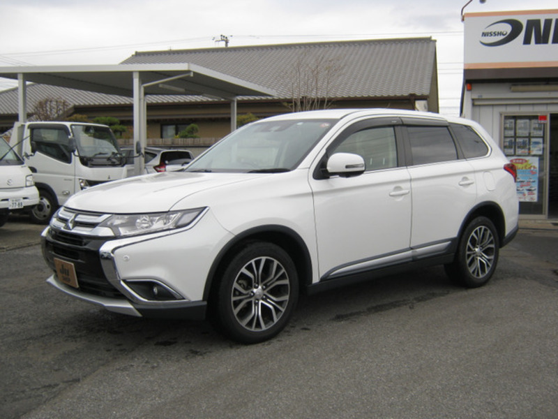 MITSUBISHI　OUTLANDER