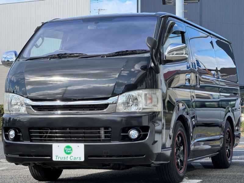 TOYOTA　HIACE VAN