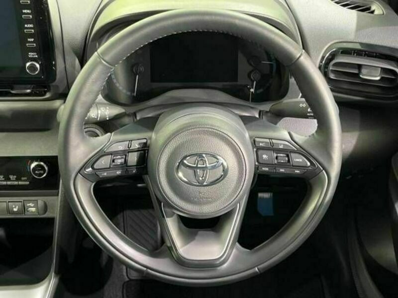 YARIS CROSS-11