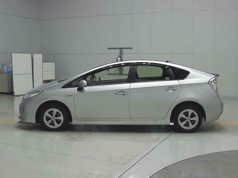 PRIUS-8