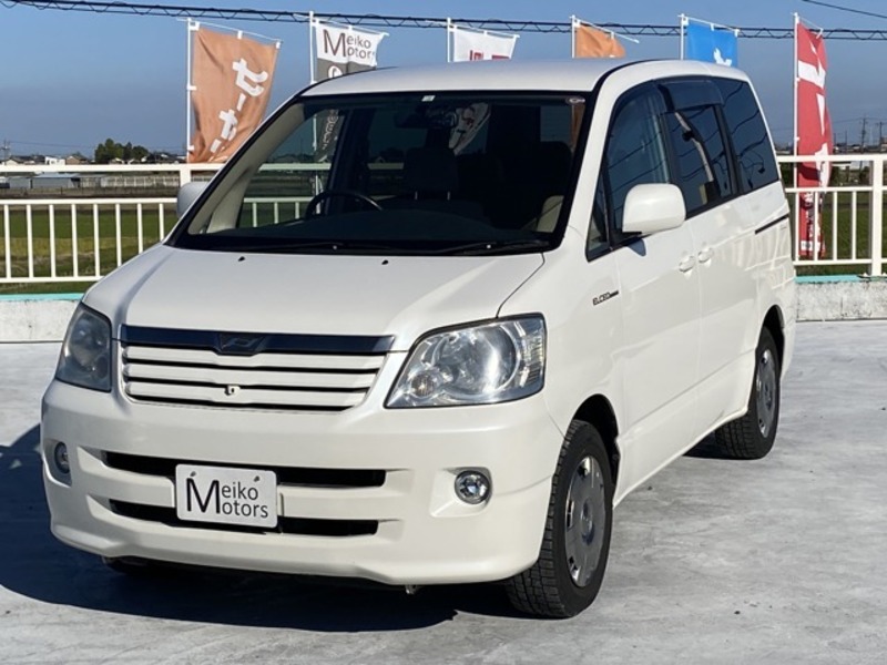 TOYOTA　NOAH