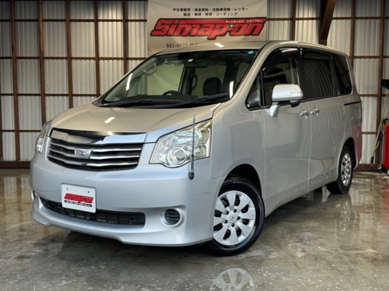 TOYOTA　NOAH