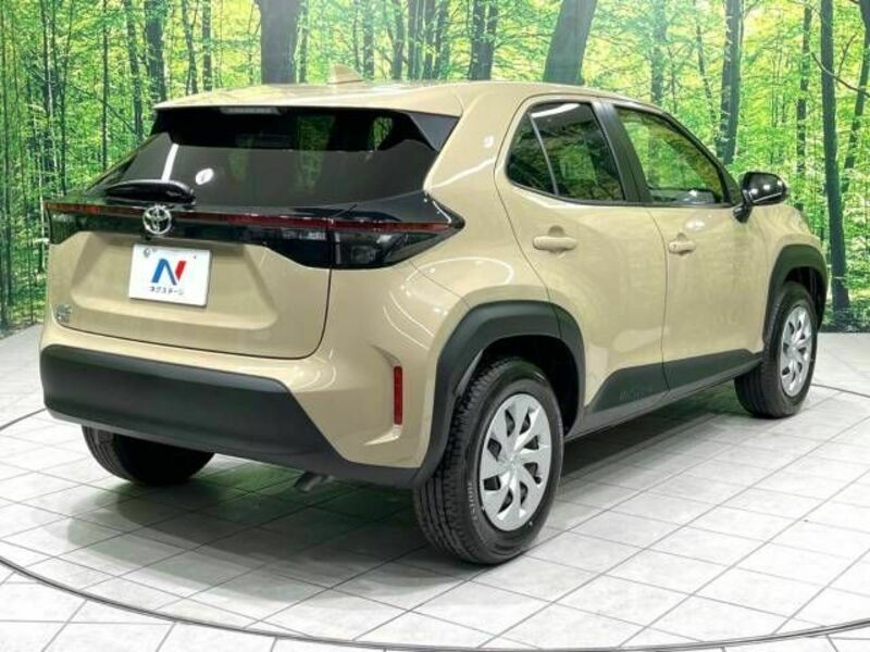 YARIS CROSS-17