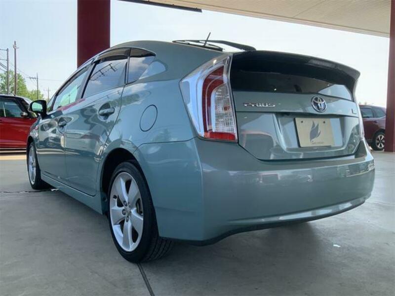 PRIUS-8