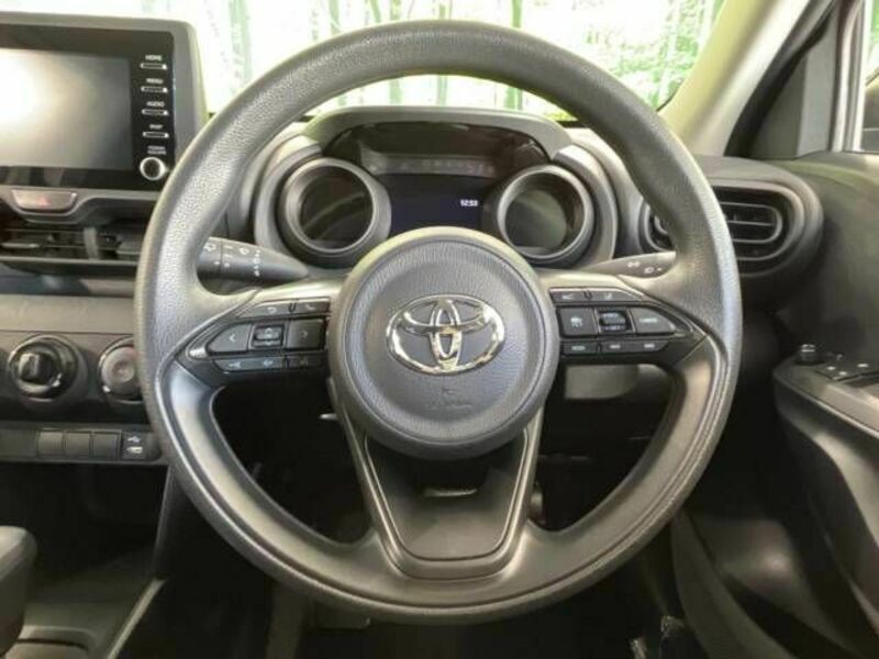 YARIS CROSS-8