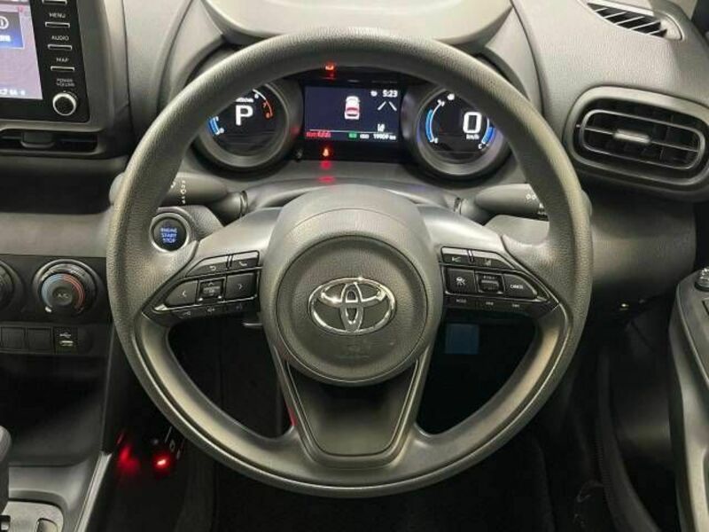 YARIS CROSS-11