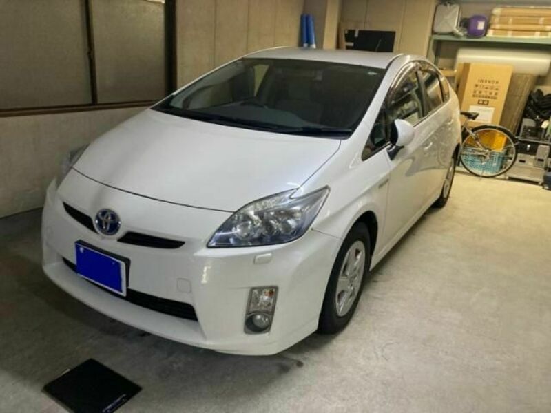 TOYOTA　PRIUS