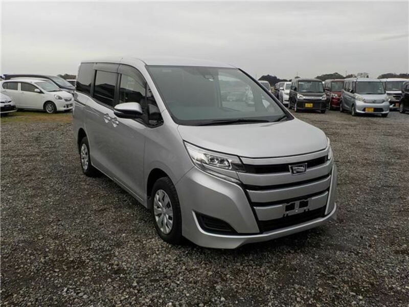 TOYOTA　NOAH