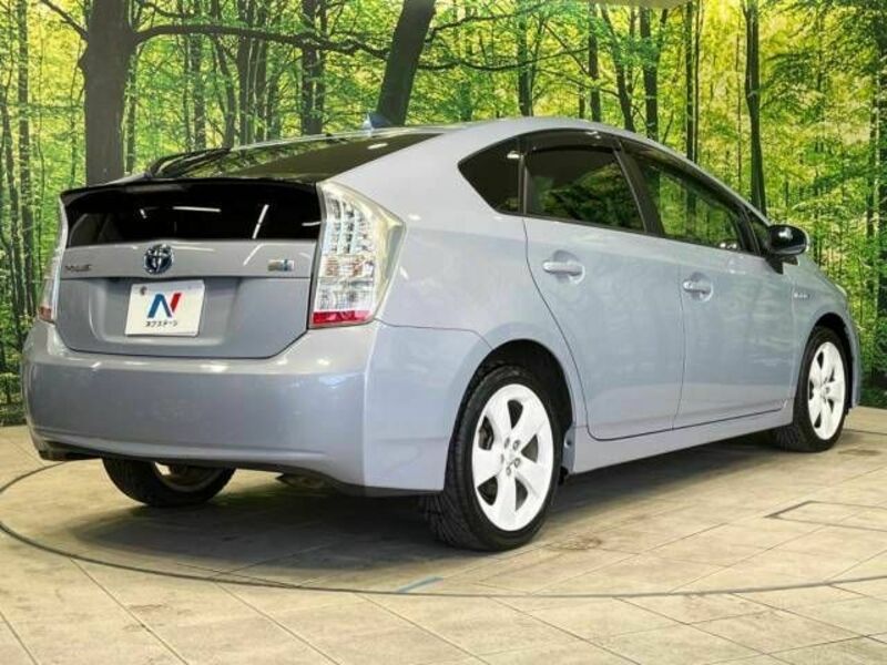 PRIUS-17