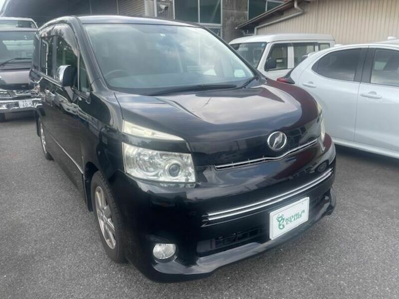 TOYOTA　VOXY