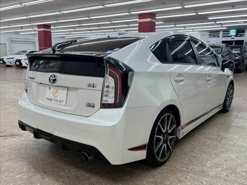 PRIUS-16