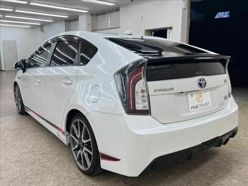 PRIUS-17