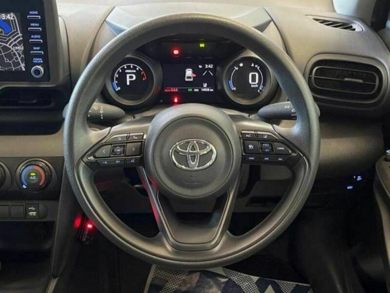 YARIS CROSS-12