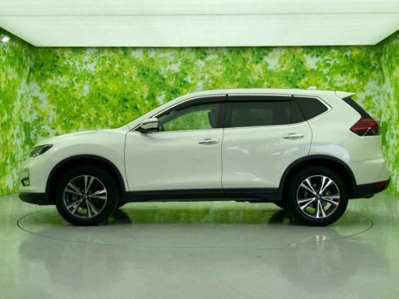 X-TRAIL-1