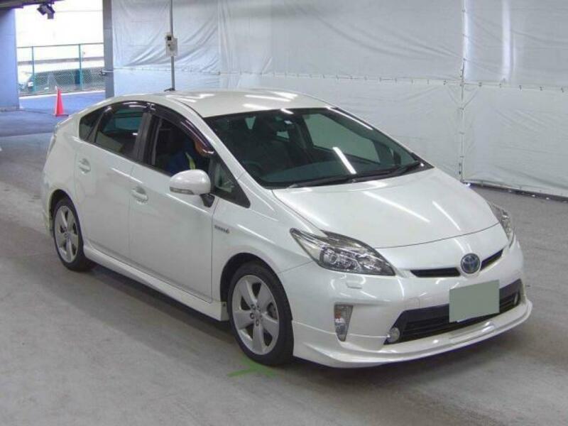 TOYOTA　PRIUS