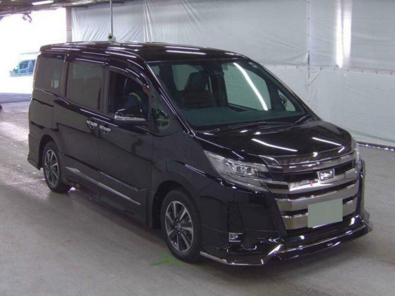 TOYOTA　NOAH