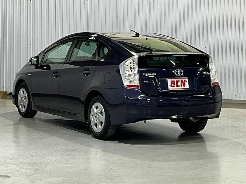 PRIUS-8