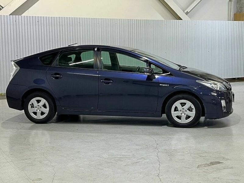 PRIUS-16