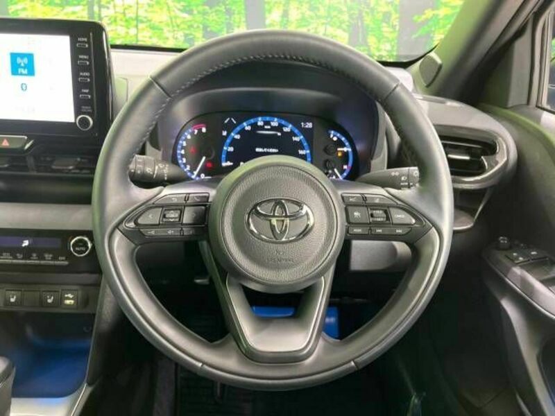 YARIS CROSS-11