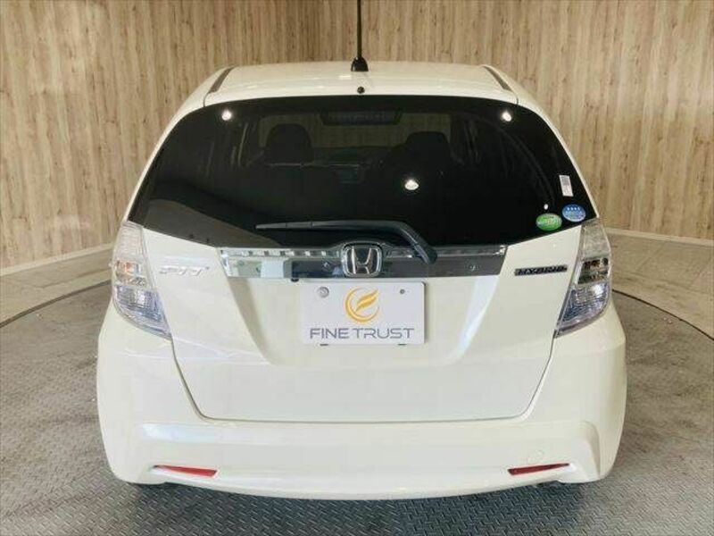 FIT HYBRID-16