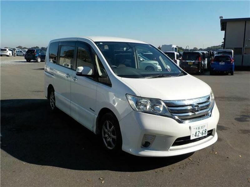 NISSAN　SERENA