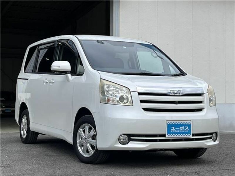 TOYOTA　NOAH