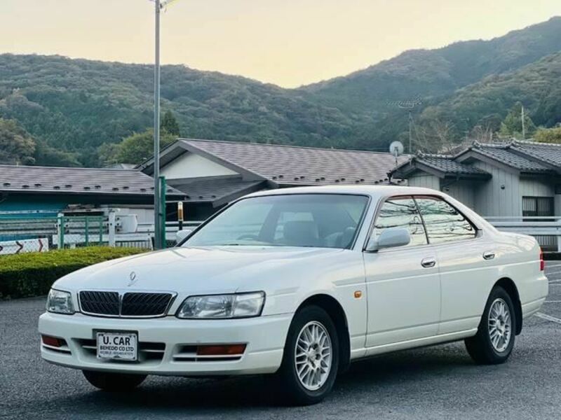 NISSAN　LAUREL