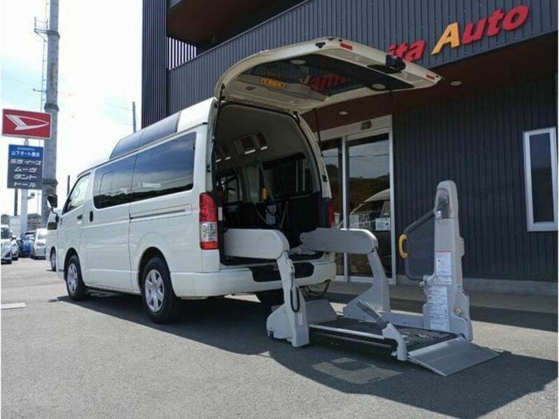 TOYOTA　HIACE VAN