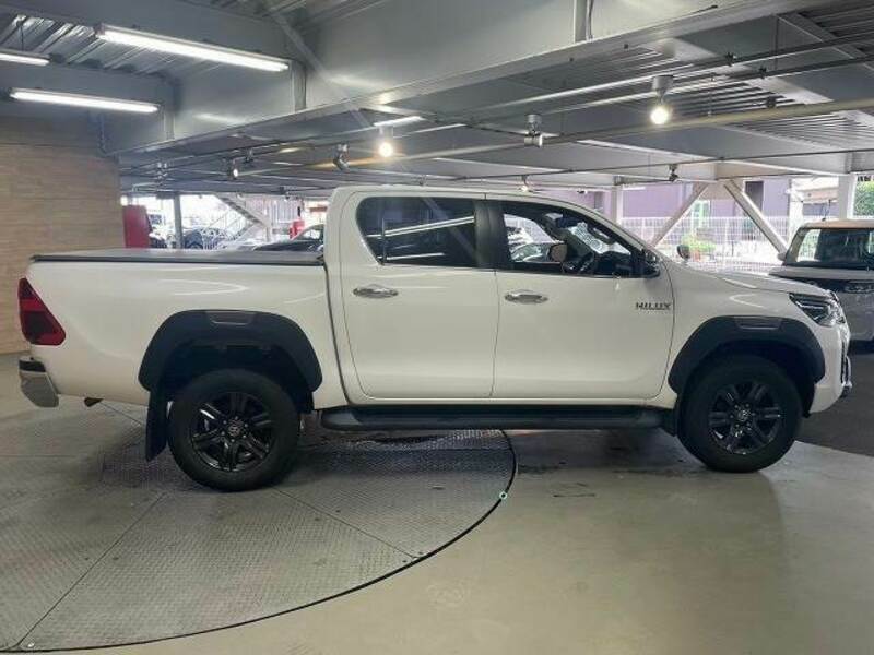 HILUX-17