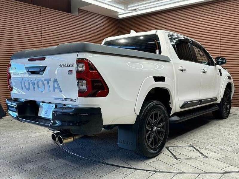 HILUX-15