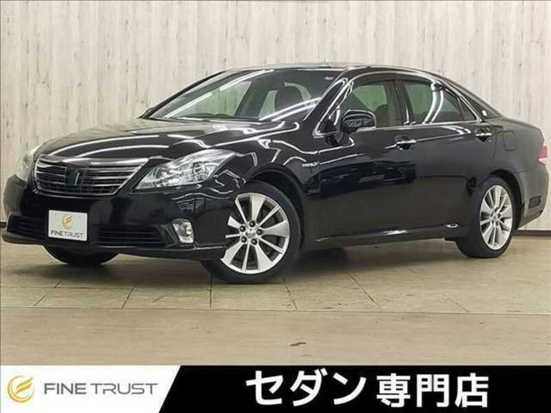 TOYOTA　CROWN