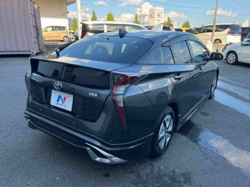 PRIUS-17