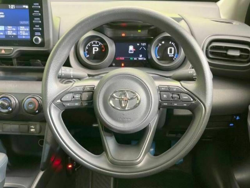 YARIS CROSS-11