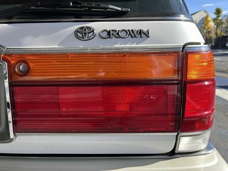 CROWN WAGON-23