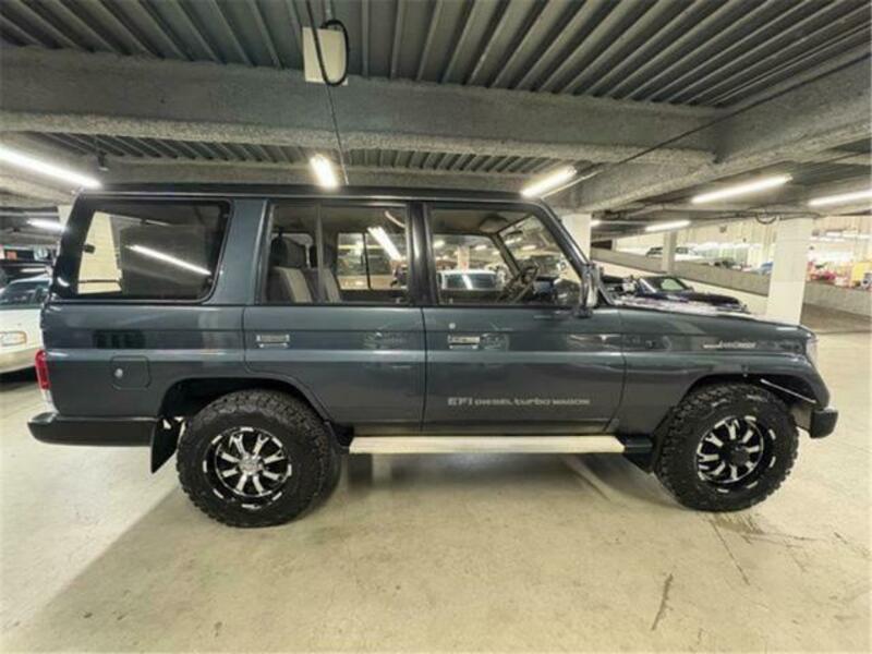 LAND CRUISER PRADO-4