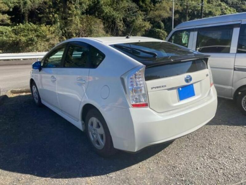 PRIUS-3