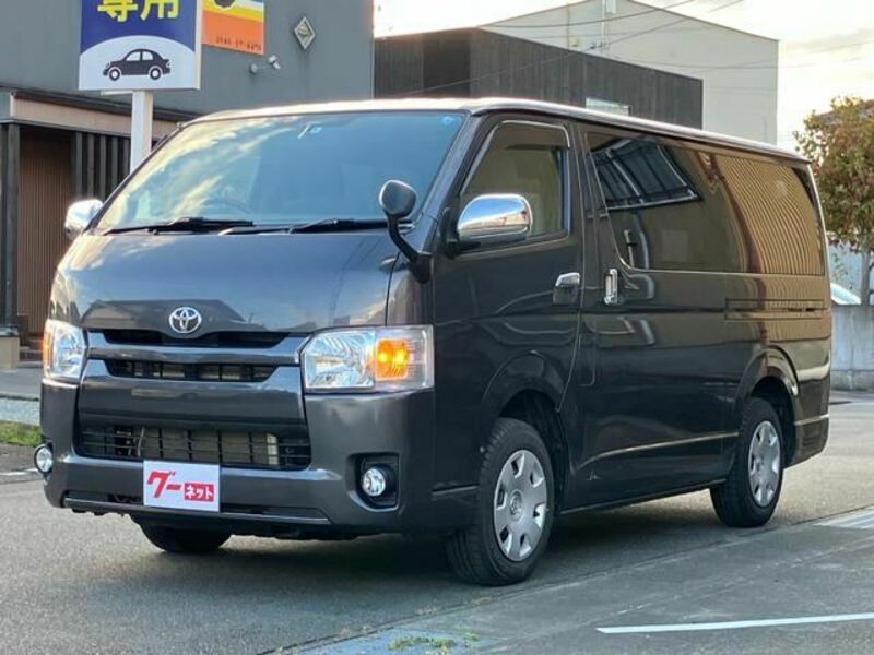 TOYOTA　HIACE VAN