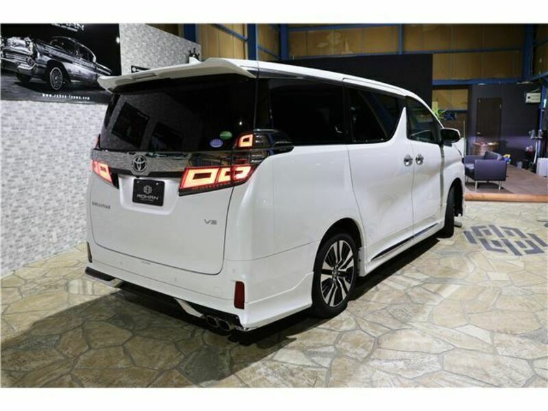 VELLFIRE-1