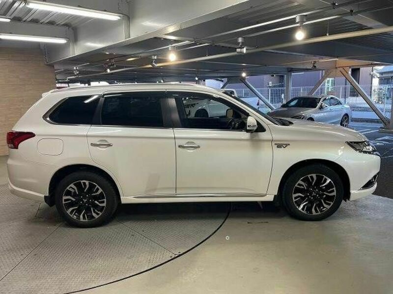 OUTLANDER PHEV-17