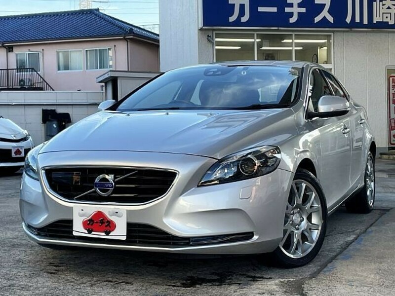 VOLVO　V40