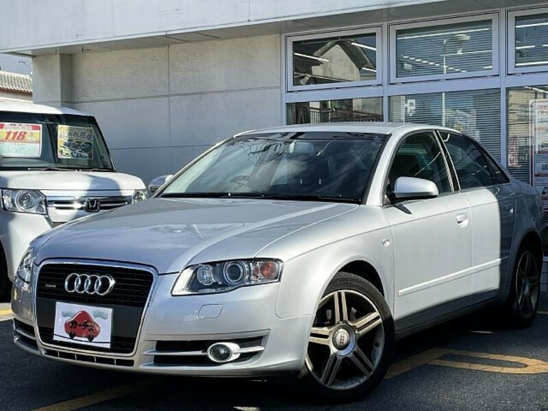 AUDI　A4