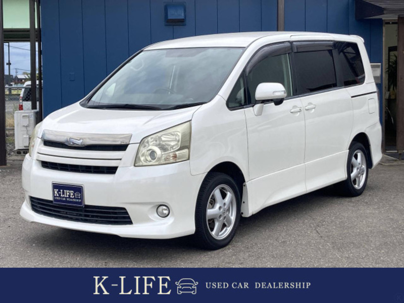 TOYOTA　NOAH