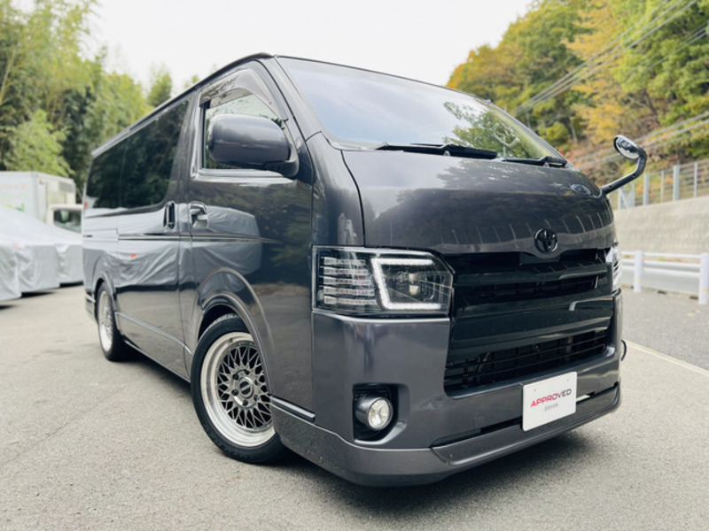 TOYOTA　HIACE VAN