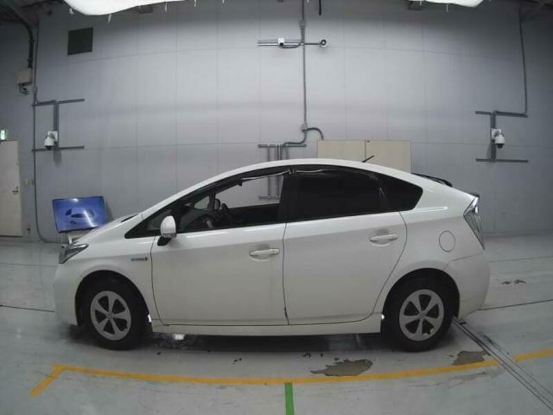 PRIUS-4