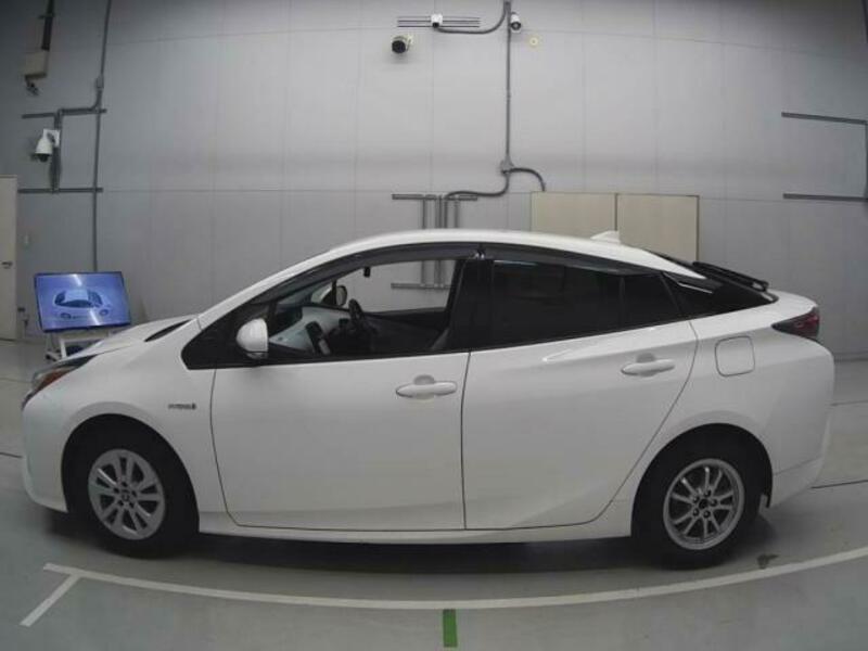 PRIUS-10