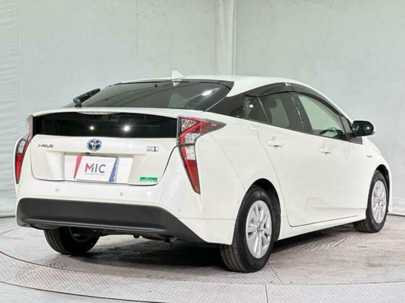 PRIUS-16