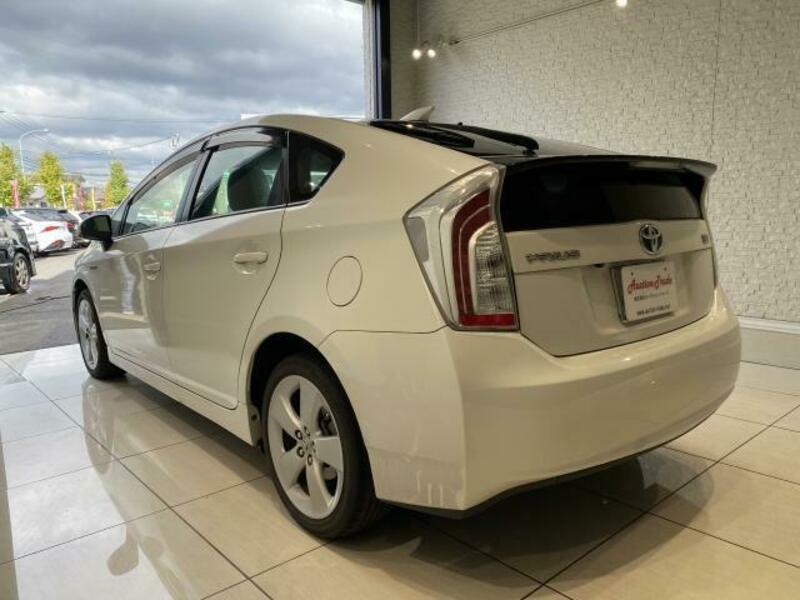 PRIUS-11