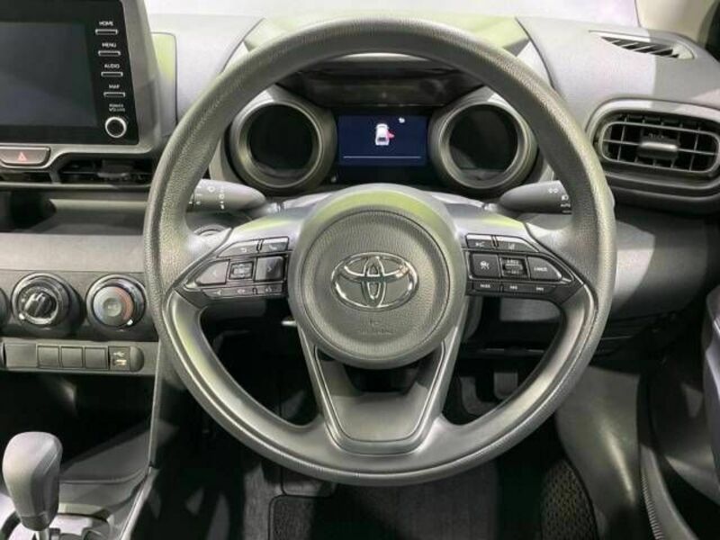 YARIS CROSS-11