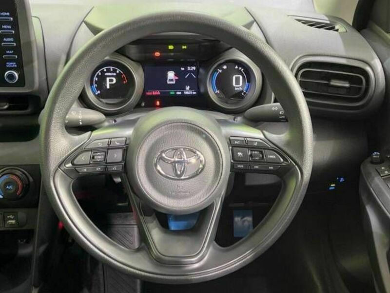 YARIS CROSS-11