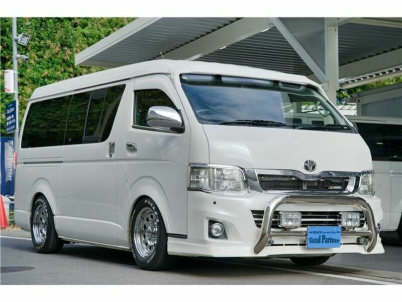 TOYOTA　HIACE VAN